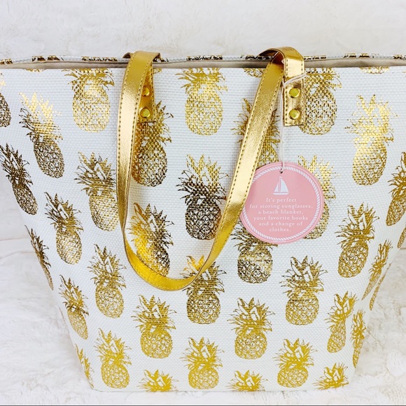 🎉 HOST PICK 🎉 Ivory & Gold Pineapple Beach Tote - Picture 3 of 7